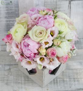 Asztaldísz pasztell álom (rózsaszín, krém, rózsa, liziantusz, peónia), esküvő