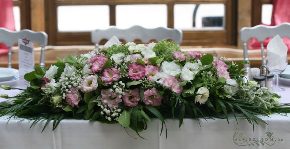 Main table centerpiece with lisianthus (white, pink) Pázmány university, Makovecz Dome, wedding