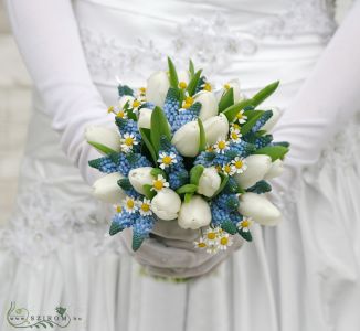 Bridal bouquet of tulips, muscari and camomille (white, blue)