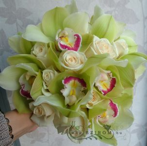 Menyasszonyi csokor zöld orchideából, krém rózsából
