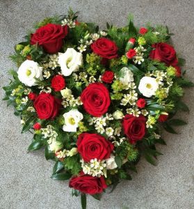 Heart shaped arrangement with red - white flowers (35 cm)