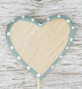 wooden heart figure on stick (9cm)