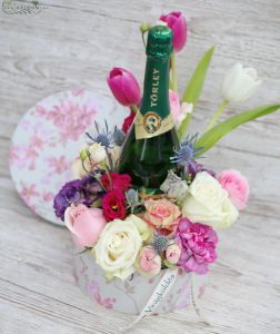 Flower box with champagne