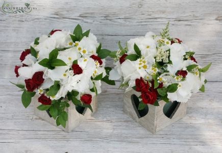 Flower arrangement in a wood box 1 db (hydrangea, spray rose, chamomile, white, red), wedding