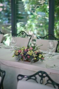 Main table centerpiece with wild flowers (spray rose, lisianthus, chamomile, eringium, pink, blue) Pavillon de Paris, Budapest, wedding