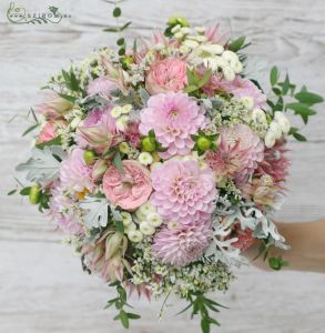menyasszonyi csokor (angol rózsa, protea, dália, matricaria, sóvirág, rózsaszín) 