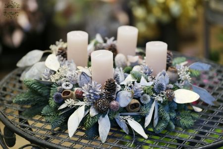 Adventskranz mit Keifer, Kreme und Grau Varben