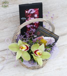 Gift basket wit ChocoMe chocolate and orchids