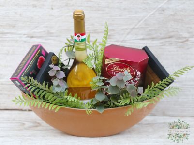chocolate boat with Tokaji 3 puttonyos wine