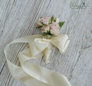 wrist corsage made of spray roses (pink)
