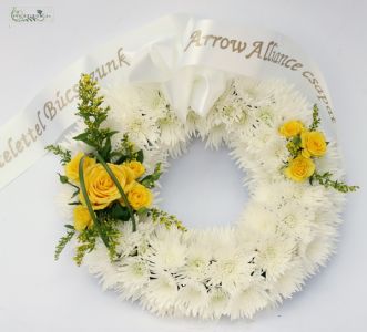 csupa virág koszorú krizantémból és sárga rózsából (37cm, 17szál)