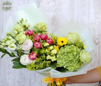 Quarter moon bouquet with fresh colors, tulips, roses (32 stems)