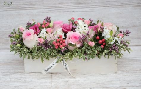 Wooden chest mixed pink flowers (18 stems)