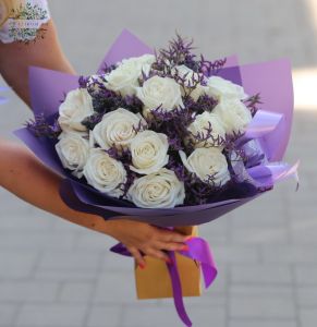 White roses with purple limonium in a paper vase (15+6 stems)