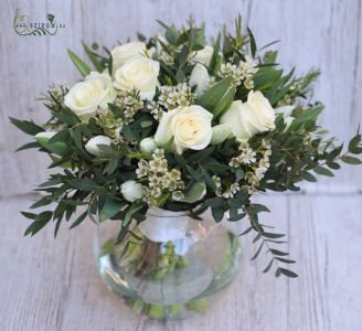 fehér tulipán, rózsa, üveggömbben  (24 szál)