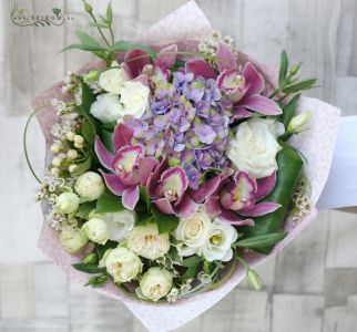 Structure bouquet with hydrangeas (18 stems)