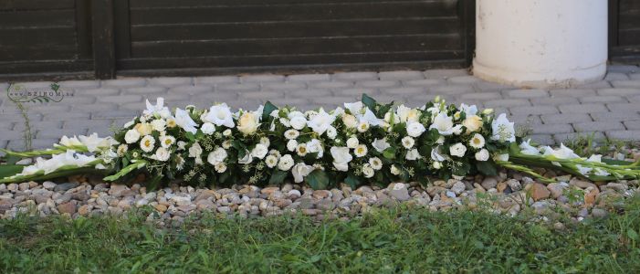 Main table centerpiece (gladiolus, lisianthus, rose, white)