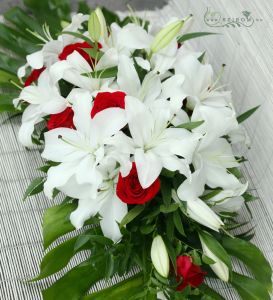 Main table centerpiece (roses, lilies, red, white), wedding