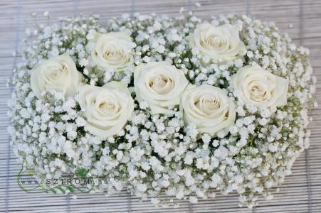 Main table centerpiece with roses and baby's breath (white), wedding