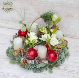 Adventskranz mit Blumen