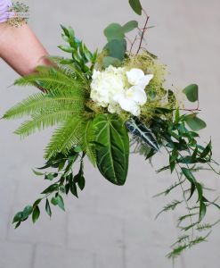 greenery Brautstrauß mit Weiße Orchidee