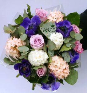 hyacinth, anemone, rose (15 stems)