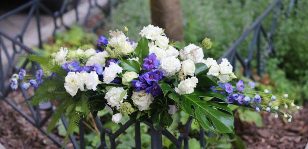 Table arrangement with lisianthus and delphinium in blue and white.