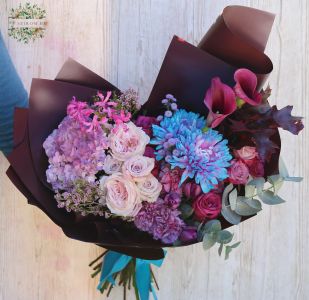 Filling moon bouquet in burgundy, blue and pink colors (33 stems)