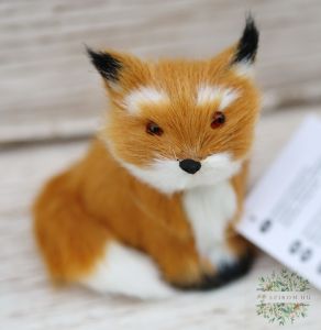 small sitting fox (7cm)