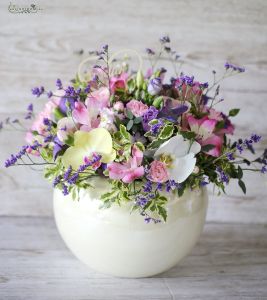 Creme Keramik mit Orchideen und Sommerblumen (18 Stiele)