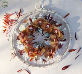 Einzigartiger, ringförmiger Brautstrauß mit Orchideen