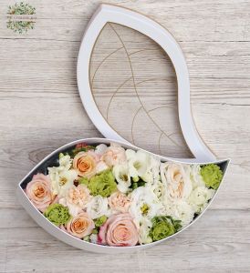 Leaf shaped box with see through top, with pastel flowers