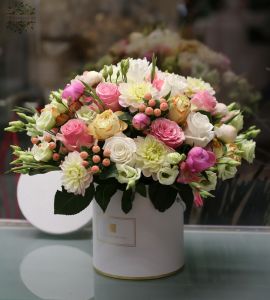Luxuxkasten Pfingstrosen und Rosen , Dahlien und kleine Blumen (60 Stämme)