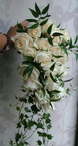 Bridal bouquet, rose cascade (cream)
