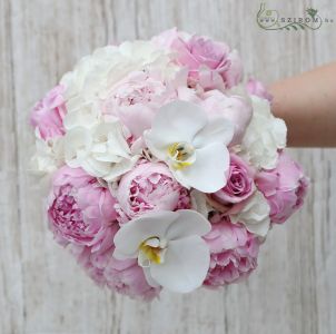 Menyasszonyi csokor (hortenzia, pünkösdi rózsa - peónia, phalanopsis orhidea, fehér, rózsaszín) nyár - original product photo with AI background