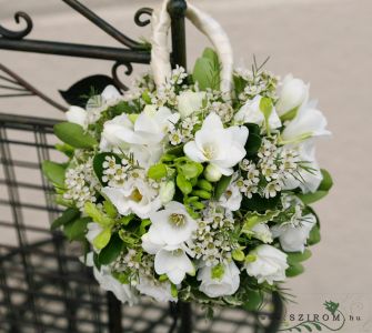 bridal bouquet (sphere, wax, s.pray rose, freesia, white)