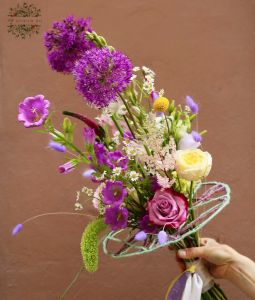 Airy bouquet of wildflowers with English roses, in a woolen cord bouquet base