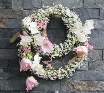 Modern karika menyasszonyi csokor (rezgő, tulipán, orchidea, fehér, rózsaszín)