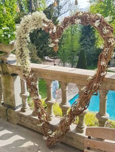 Big willow heart backround decor or photo backround, decorated with gypsophila (The Writer's Villa, Budapest)