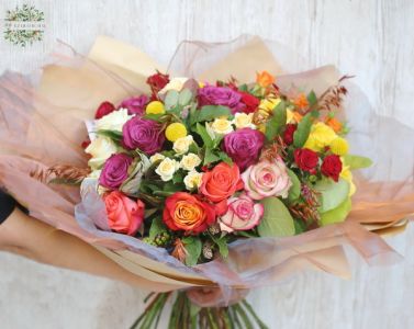 Großer Rosenstrauß mit Bronzeorganza (30 Stiele)