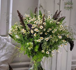 Großer Blumenstrauß im Wiesenstil