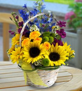 summer basket with sunflowers (11 stems)