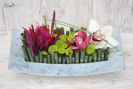 Orchideás bambuszos modern tál pók proteával