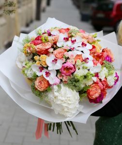 Riesenstrauß mit Orchideen, Pfingstrosen und Rosen (60 Blumen)