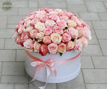 Giant flower box with roses 70 stems