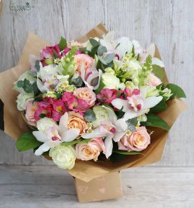 orchid-rose bouquet in papervase (32 st)