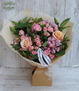 Pink bouquet with papervase (13 stams)