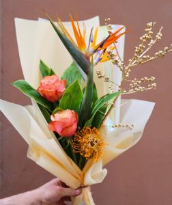 Strelitzia rózsa csokor