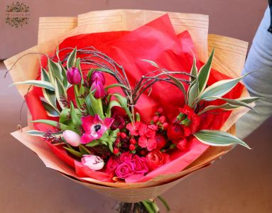 Szív alakú csokor tavaszi virágokkal (14 szál)