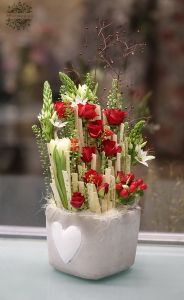 cube with heart and white-red flowers, spray roses